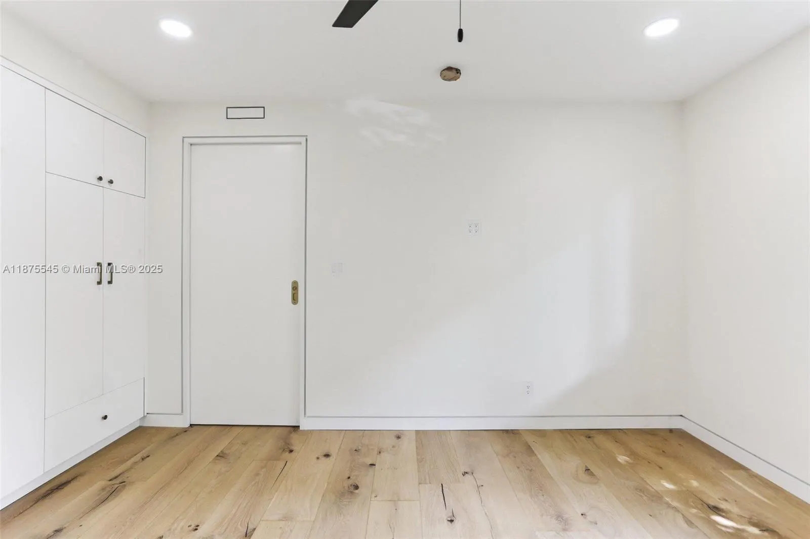 100 Edgewater Dr, #142