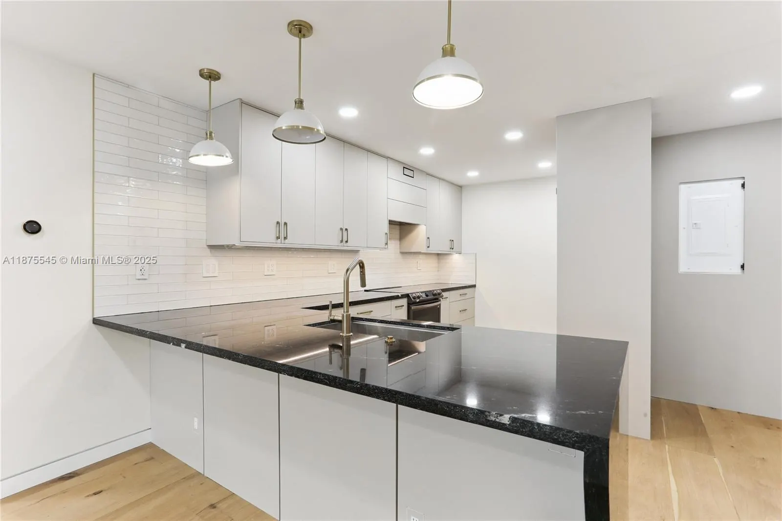 100 Edgewater Dr, #142