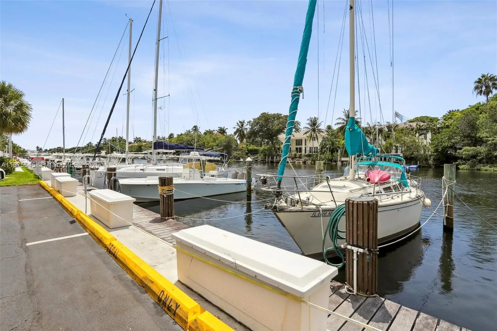 100 Edgewater Dr, #142