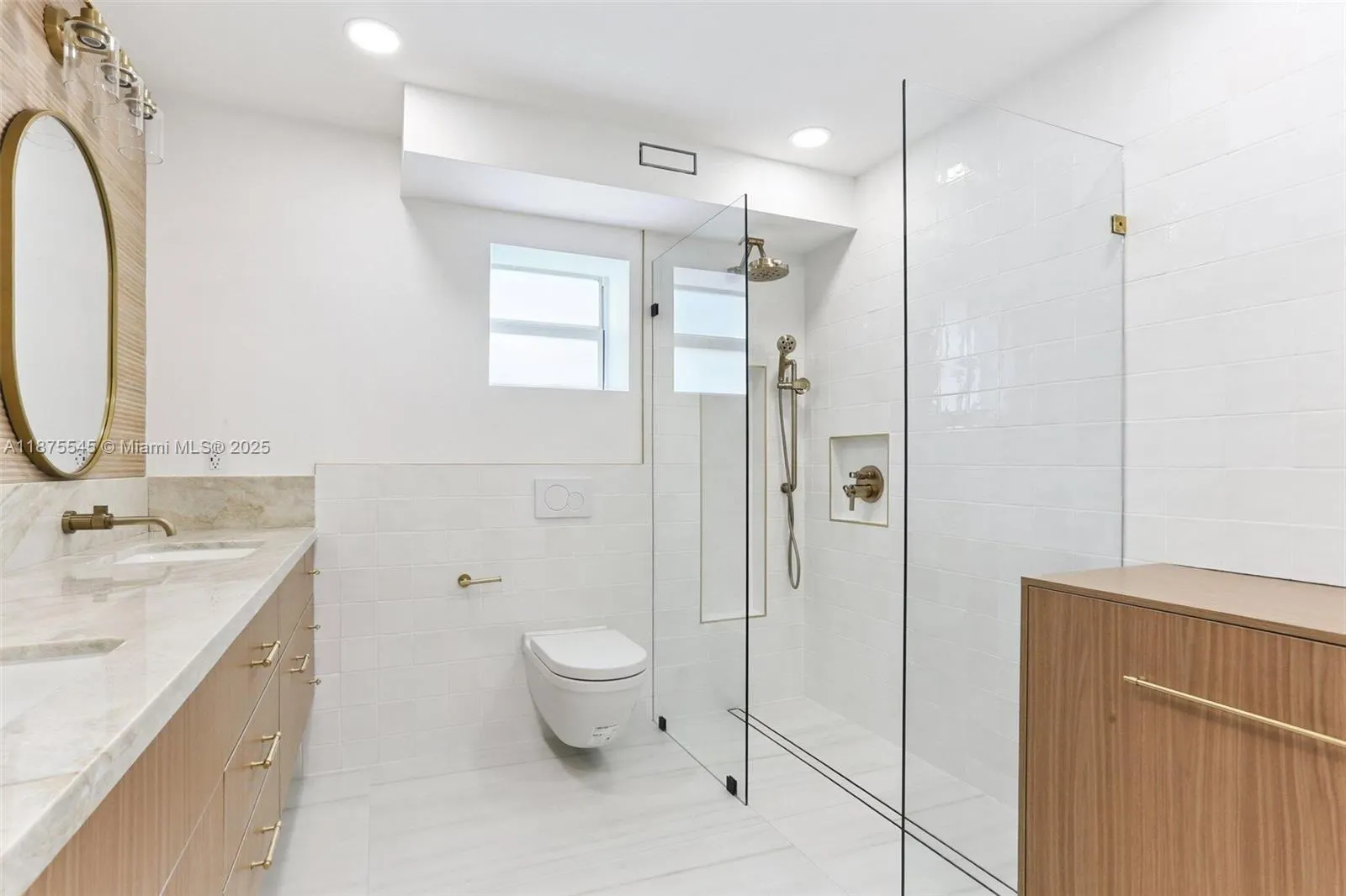 100 Edgewater Dr, #142