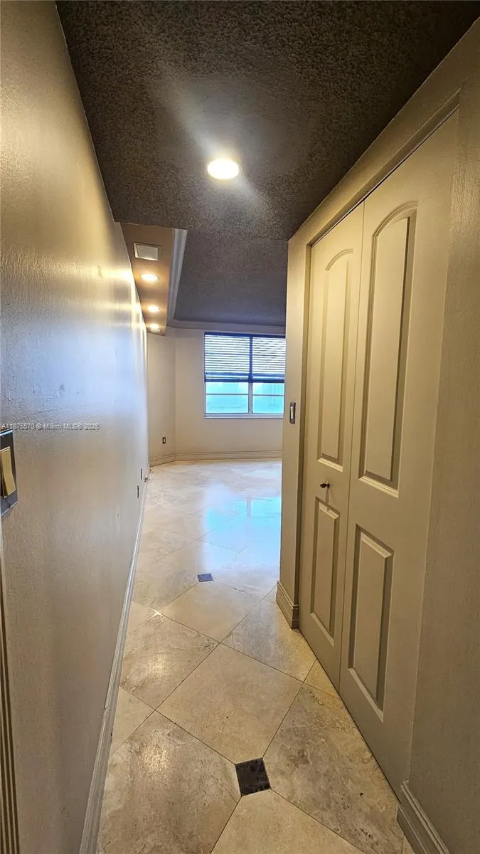 1985 S Ocean Dr, #20A