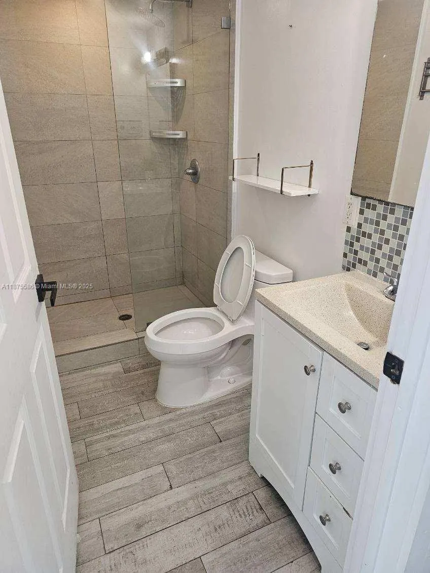 811 Jefferson Ave, #202