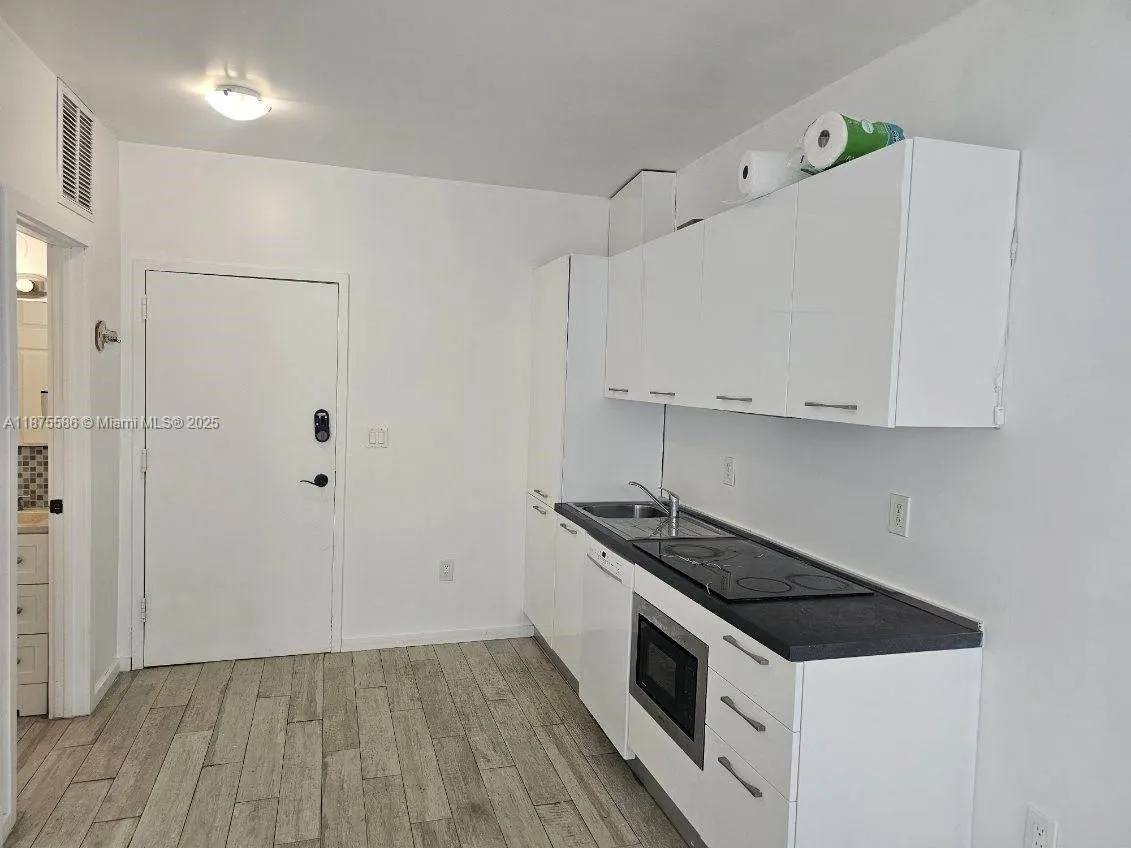 811 Jefferson Ave, #202