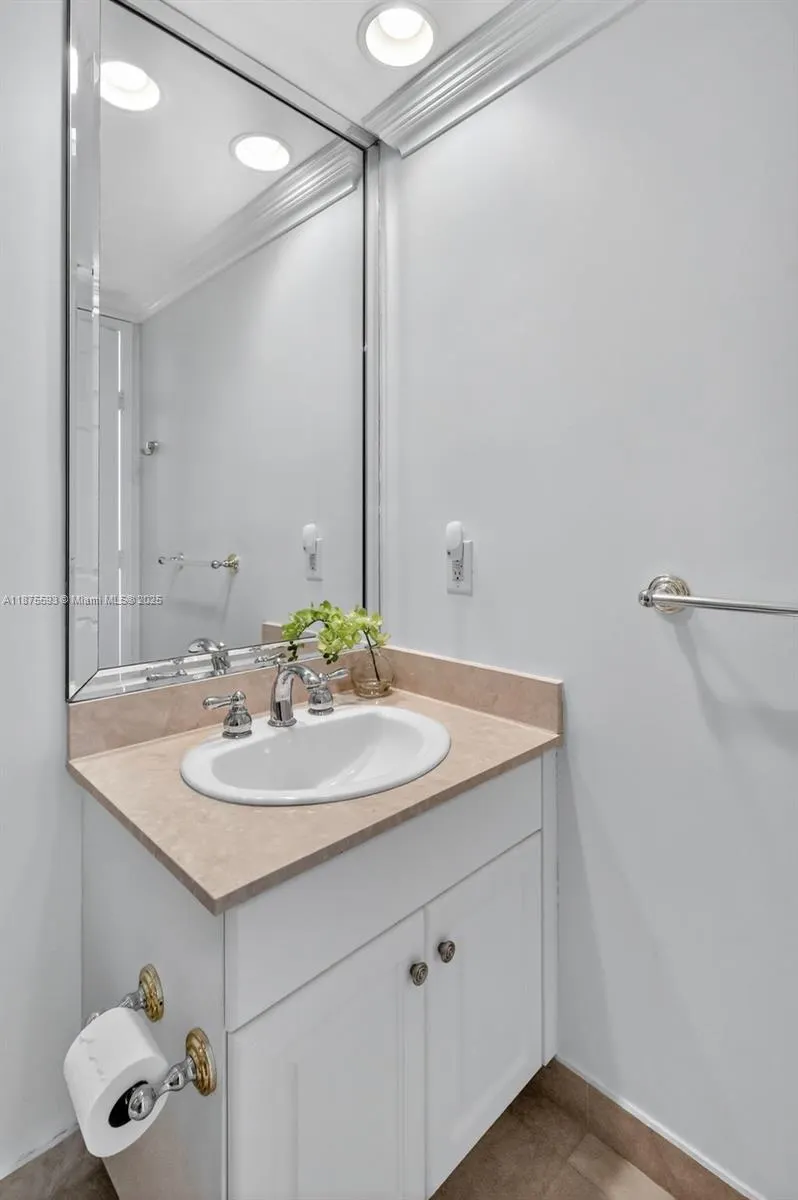 3370 Hidden Bay Dr, #1808