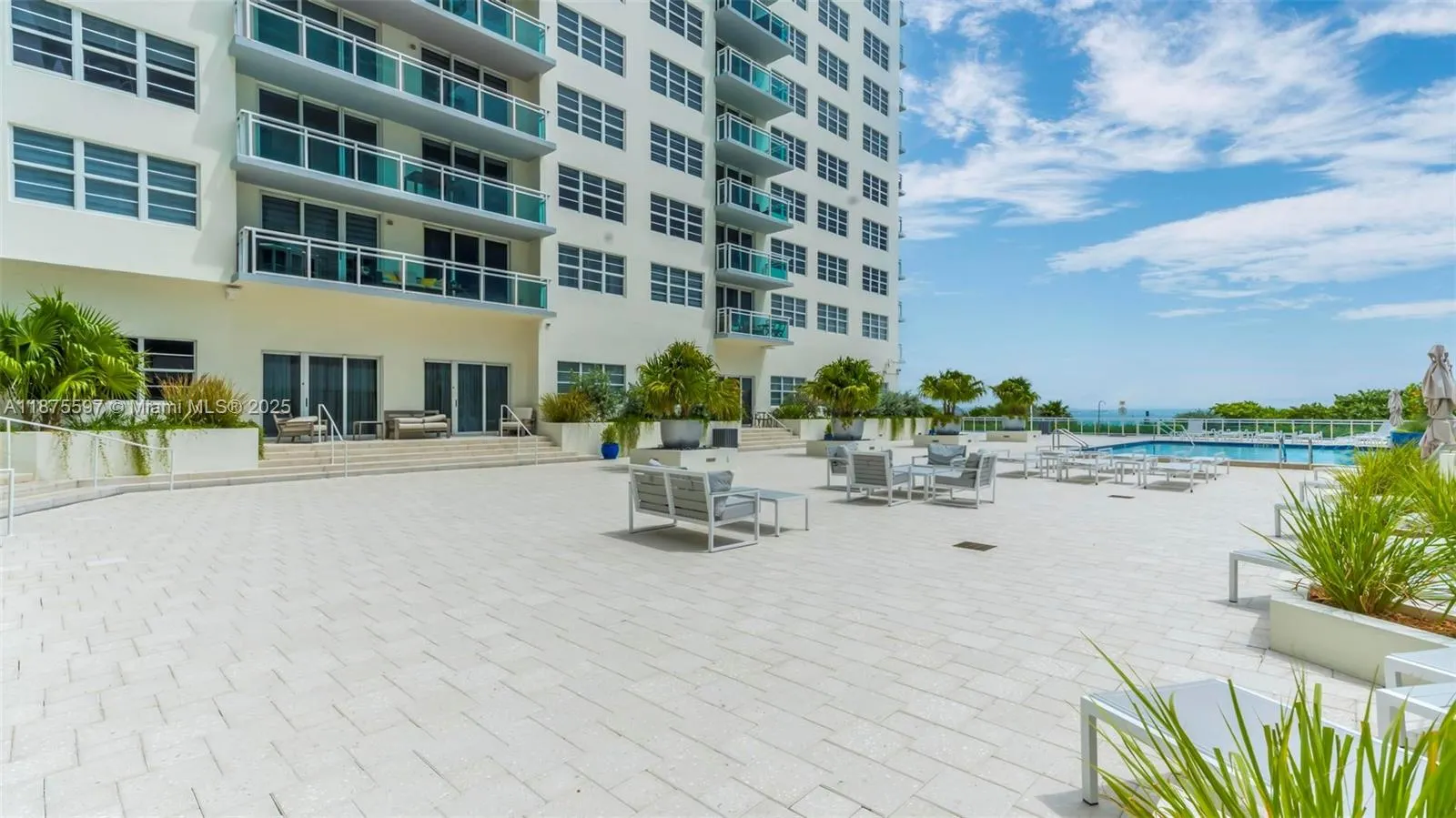 6917 Collins Ave, #1420