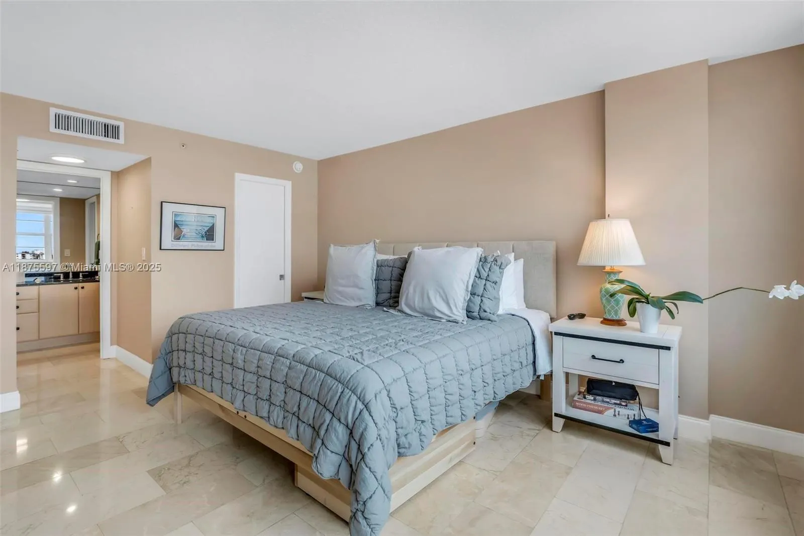 6917 Collins Ave, #1420