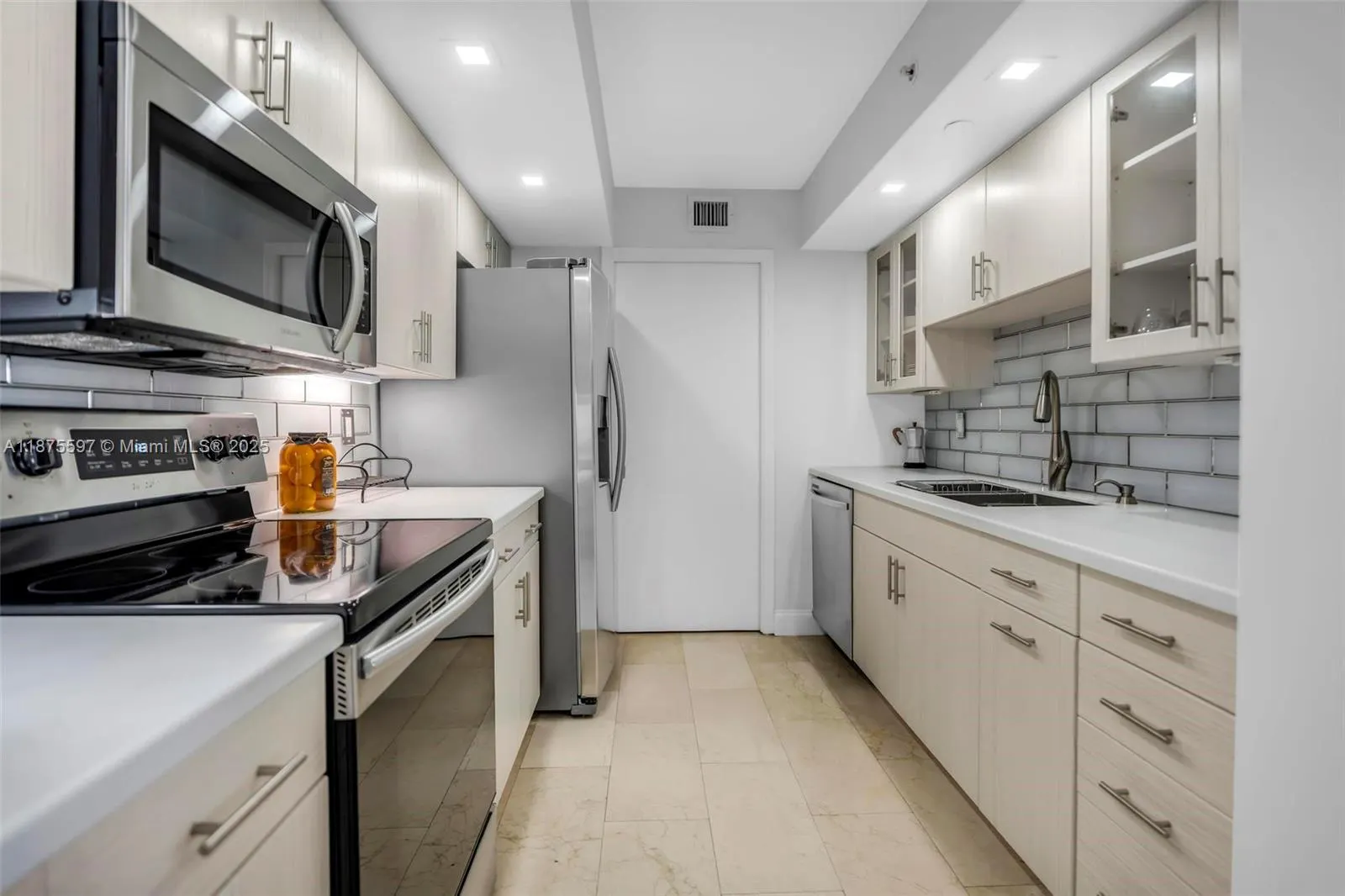 6917 Collins Ave, #1420
