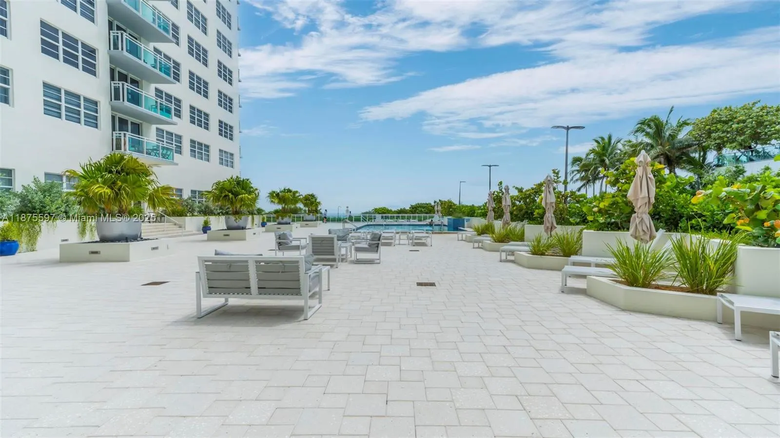 6917 Collins Ave, #1420