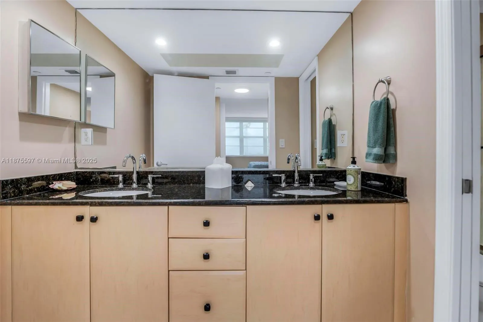 6917 Collins Ave, #1420