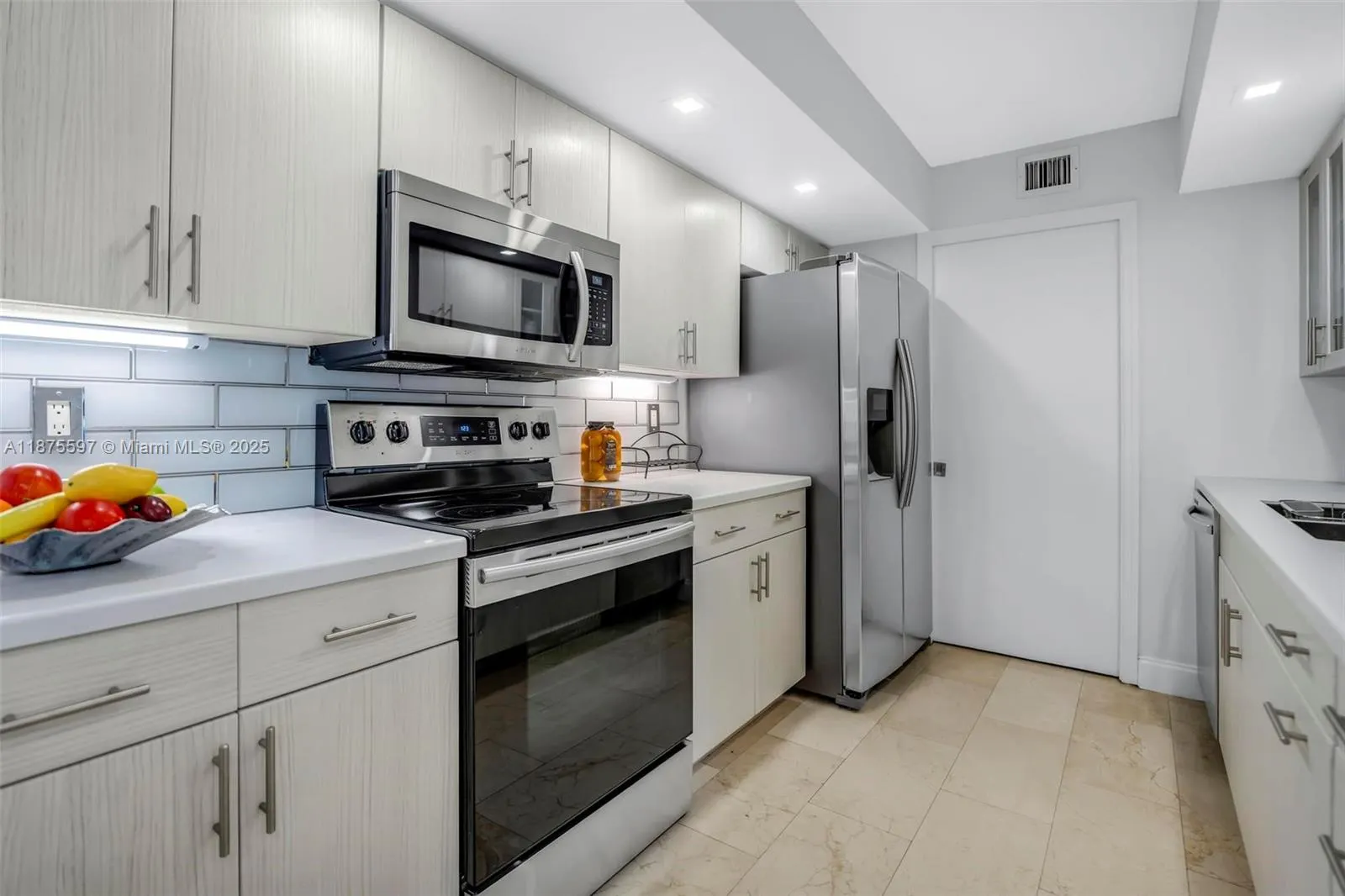 6917 Collins Ave, #1420