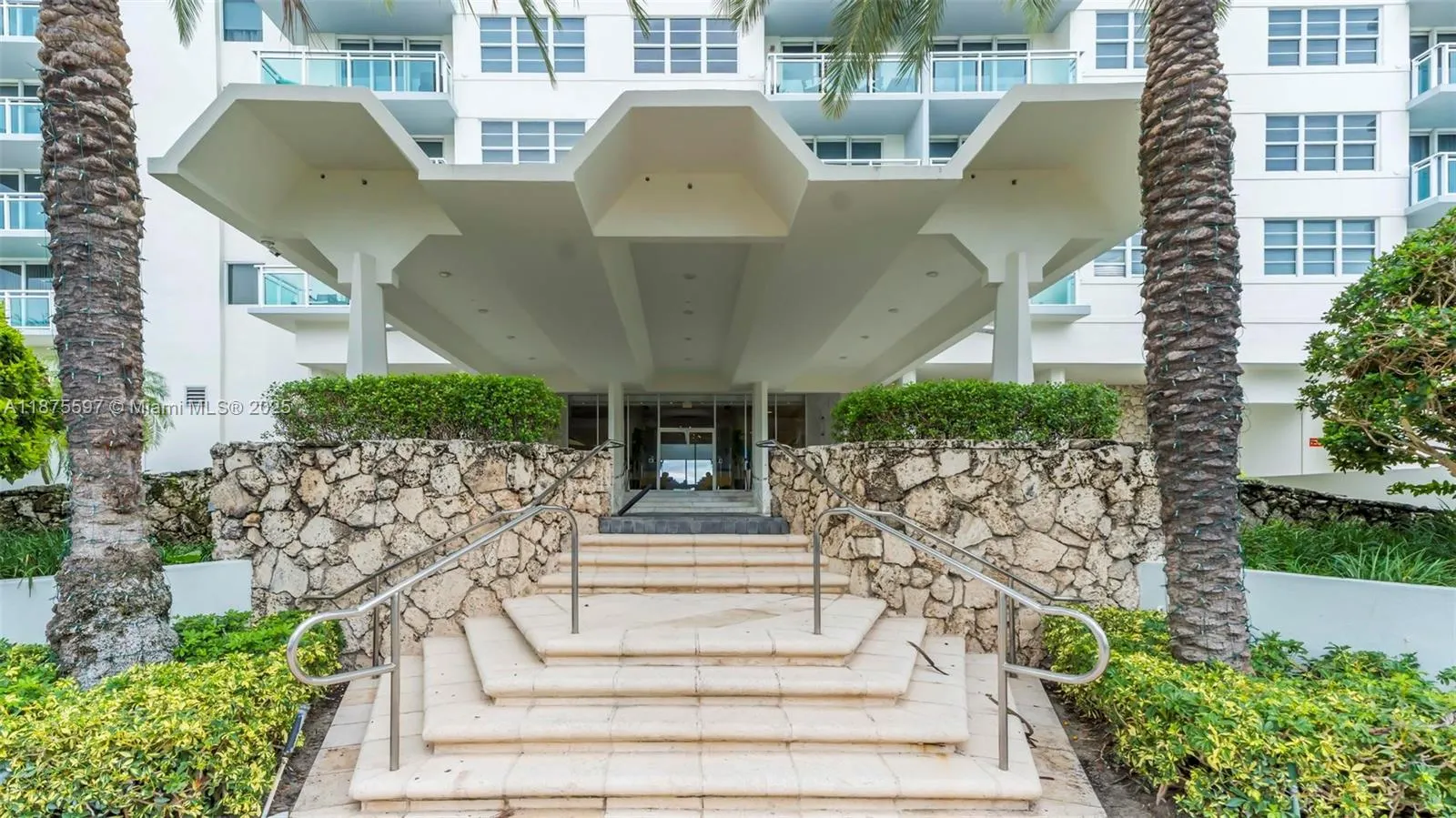6917 Collins Ave, #1420