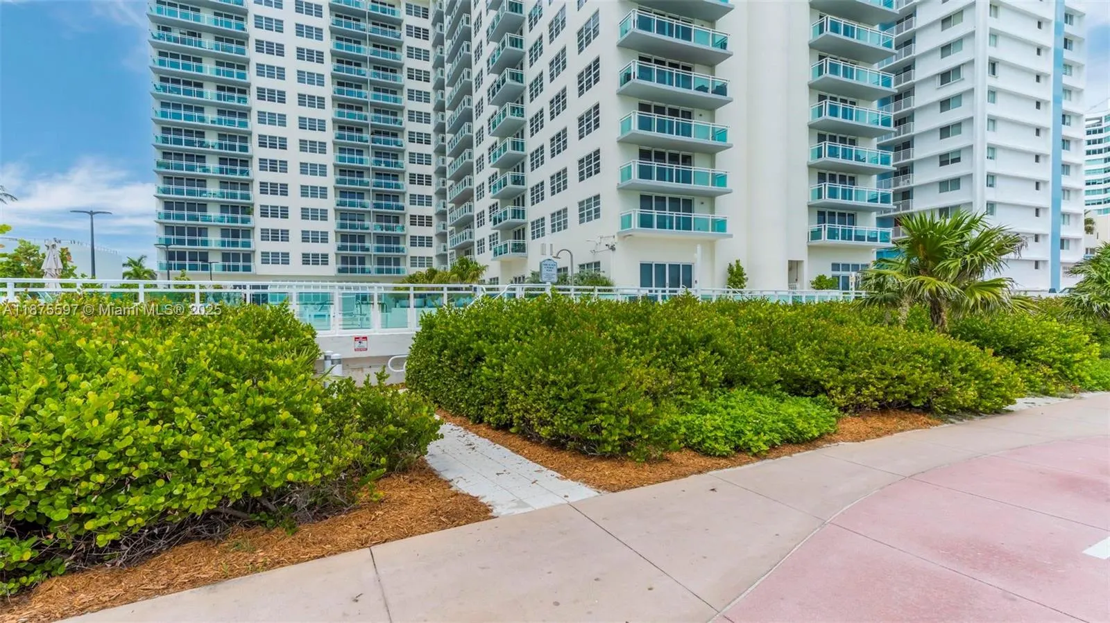6917 Collins Ave, #1420