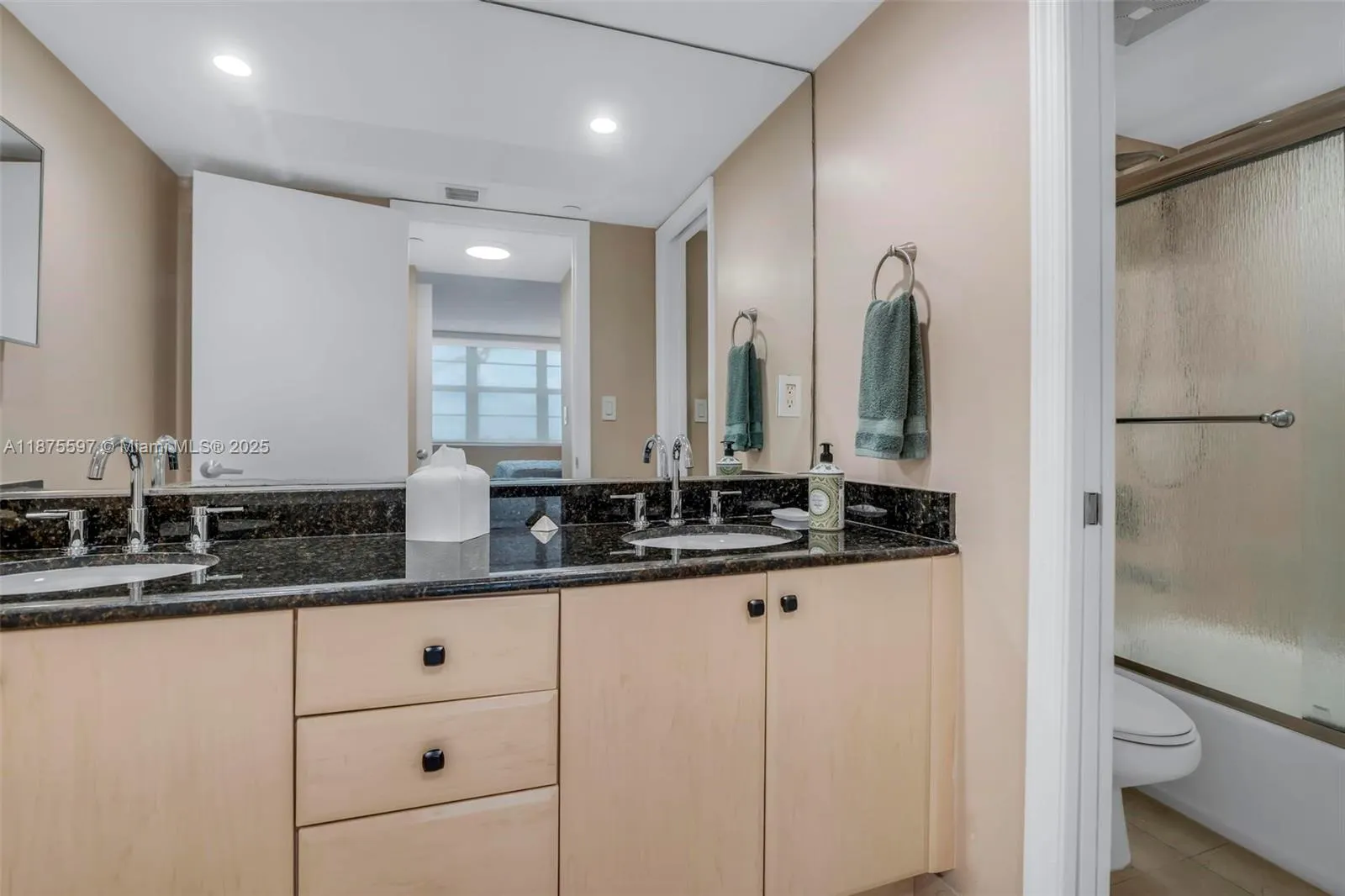 6917 Collins Ave, #1420