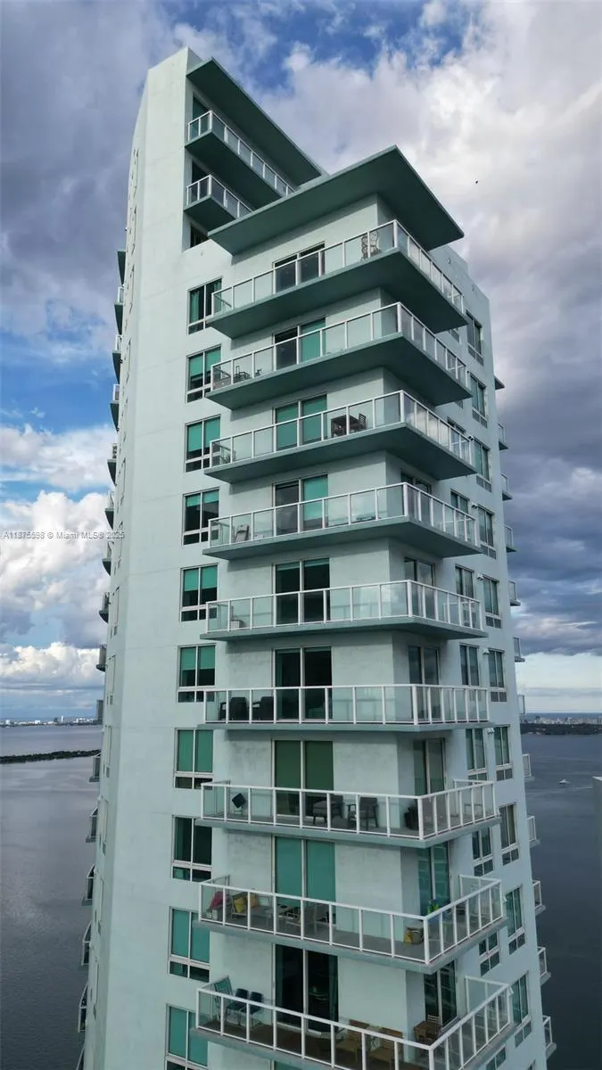 1900 N Bayshore Dr, #3207