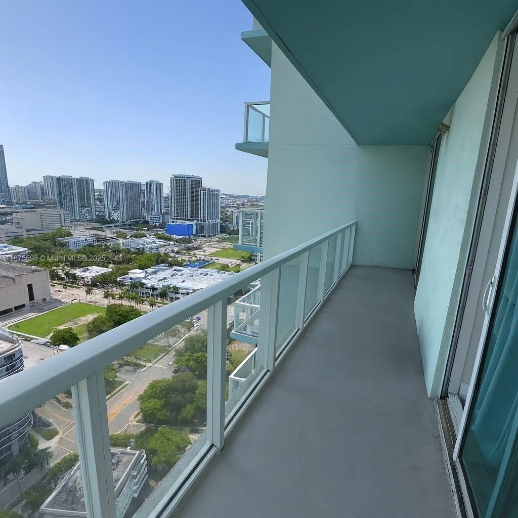 1900 N Bayshore Dr, #3207