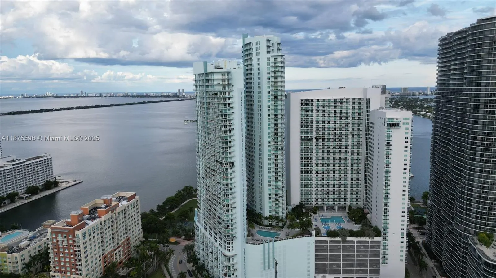 1900 N Bayshore Dr, #3207