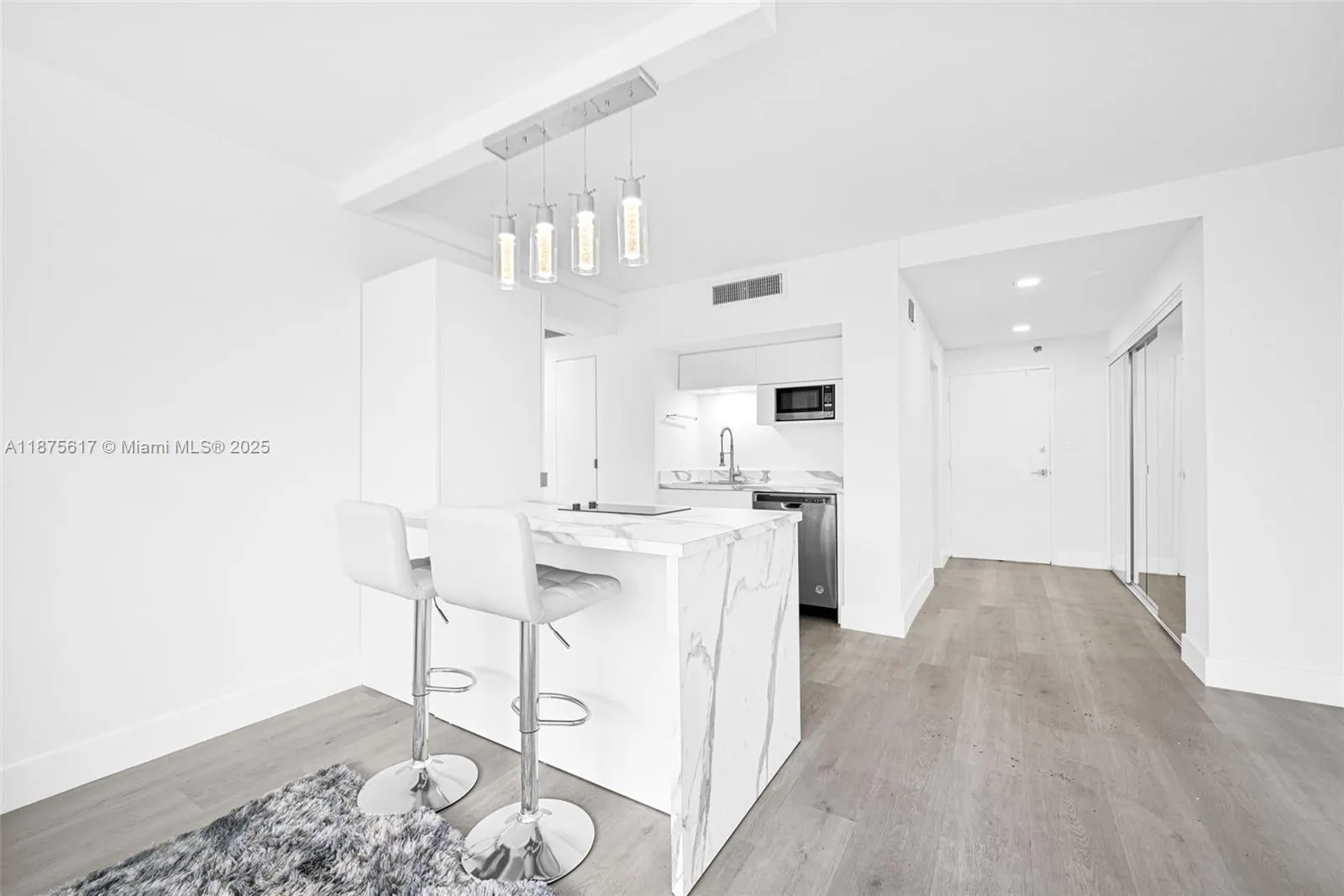 1000 West Ave, #224
