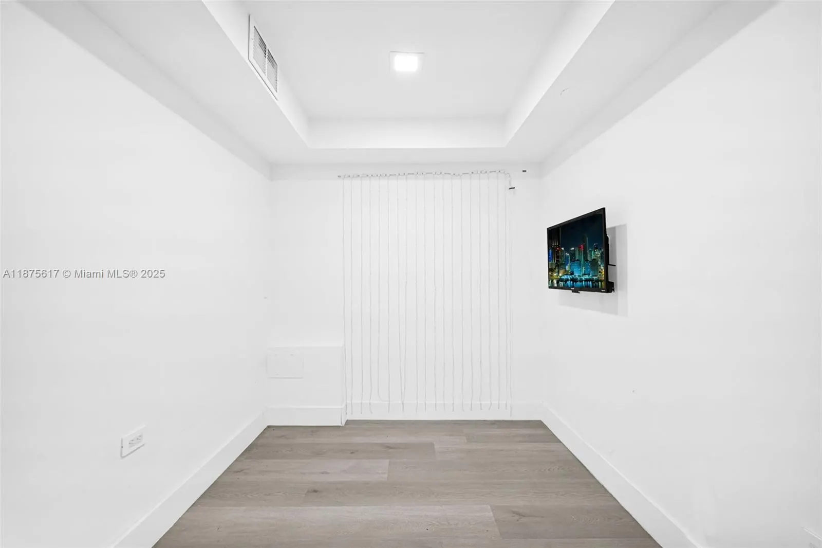 1000 West Ave, #224