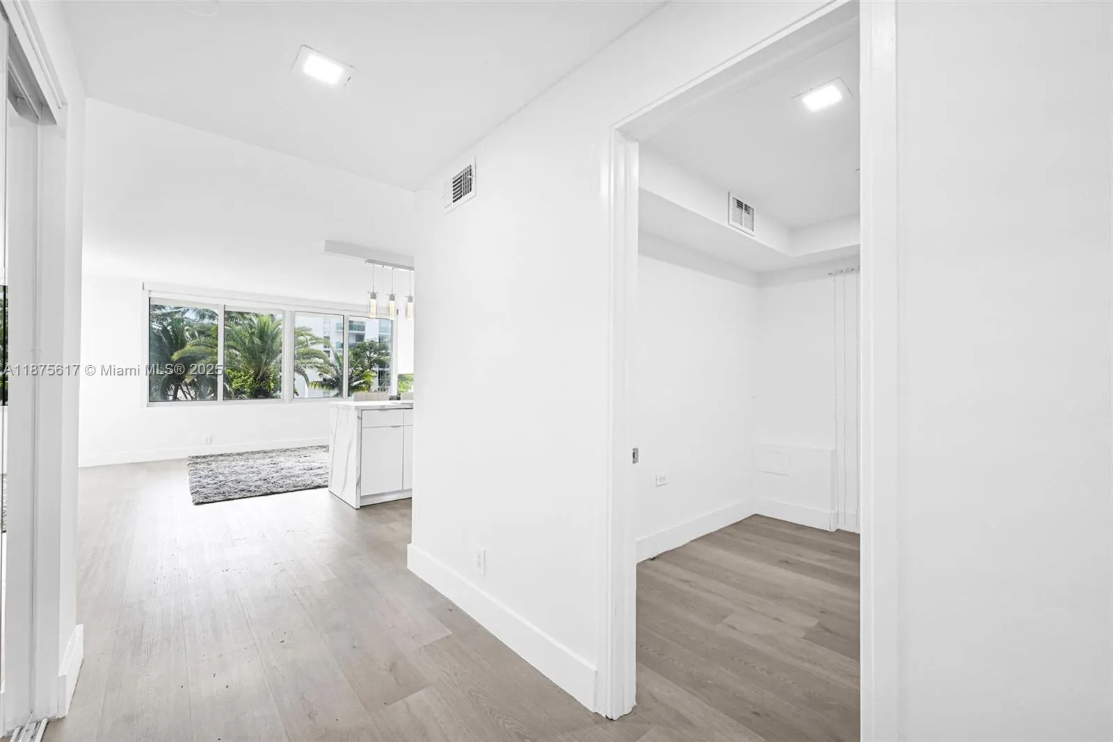 1000 West Ave, #224