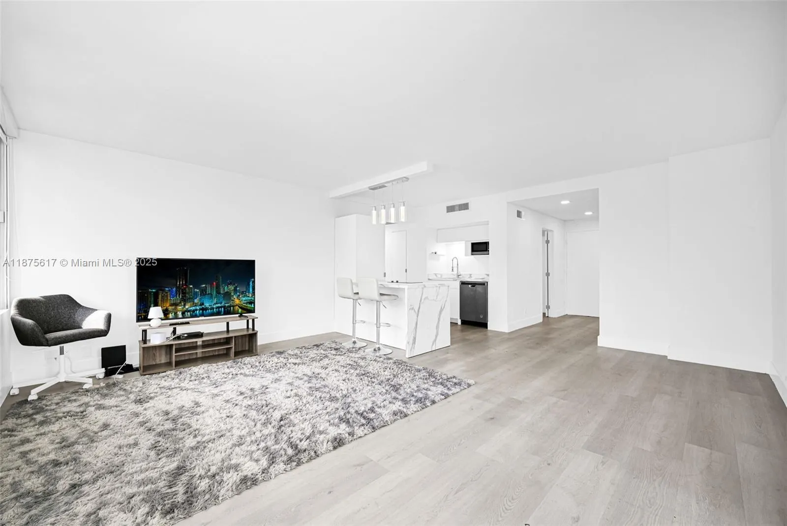 1000 West Ave, #224