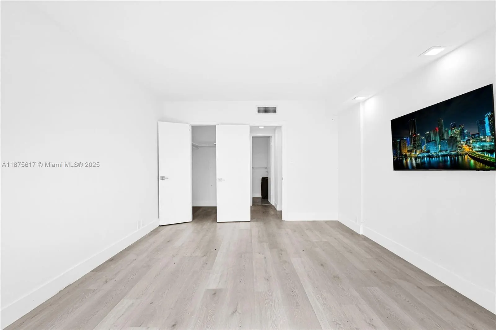 1000 West Ave, #224