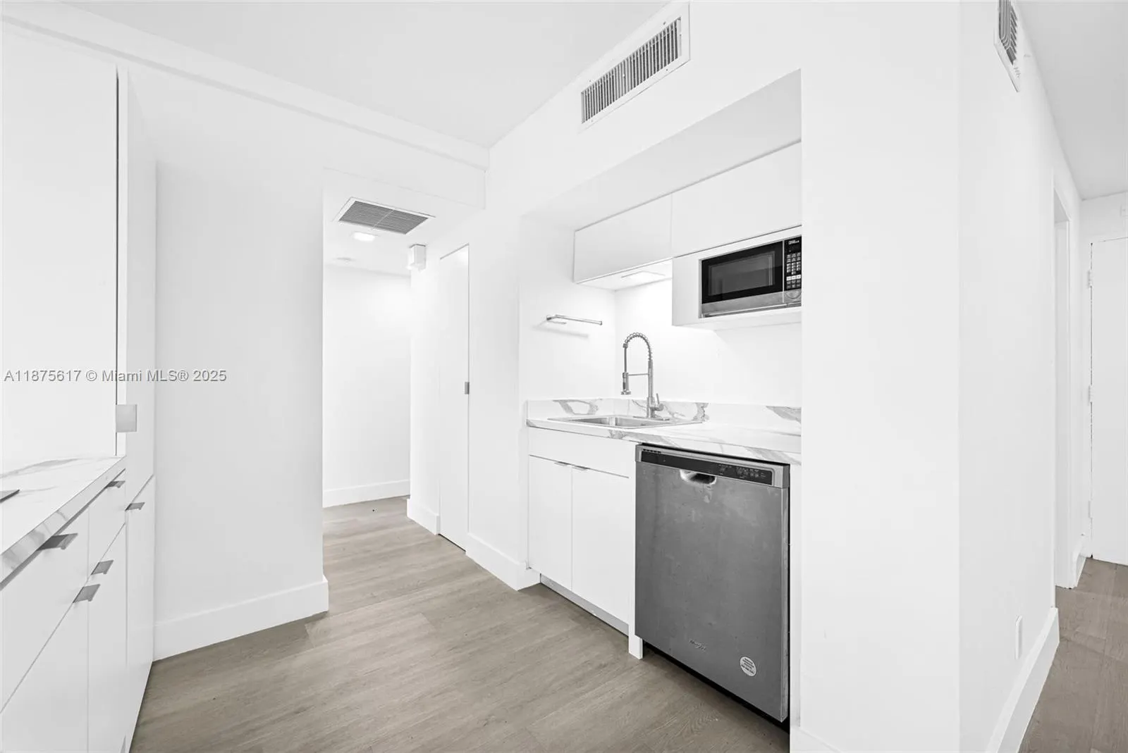 1000 West Ave, #224