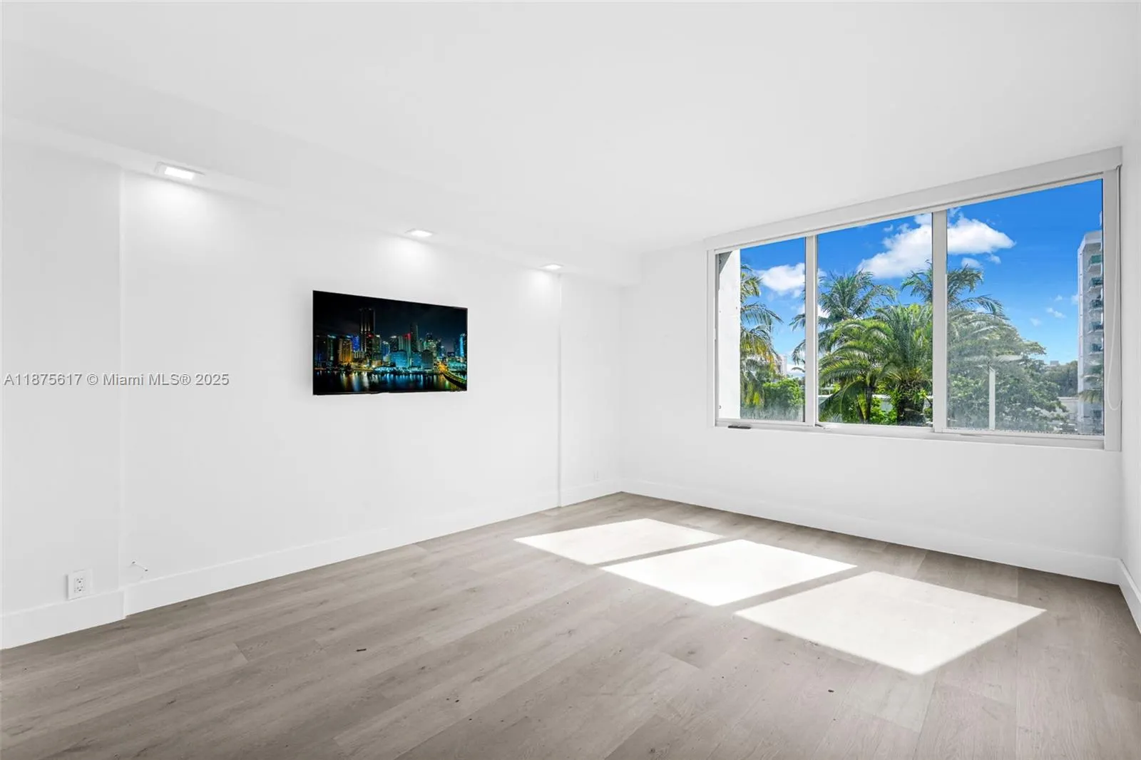1000 West Ave, #224