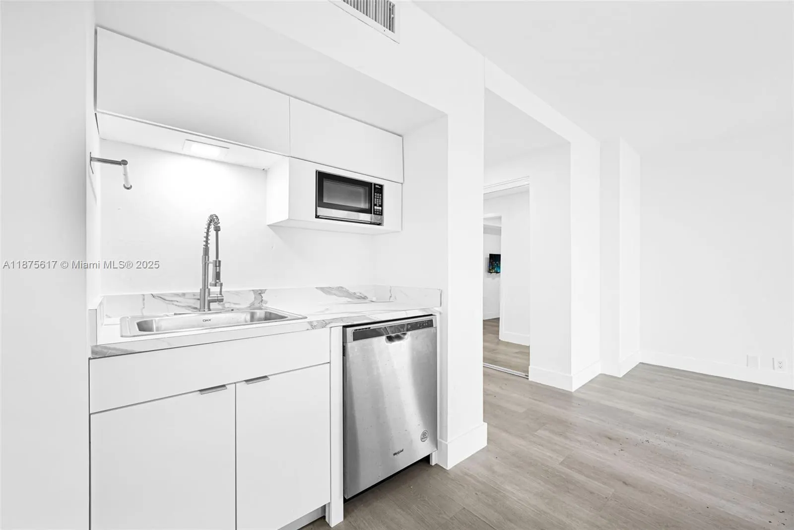 1000 West Ave, #224