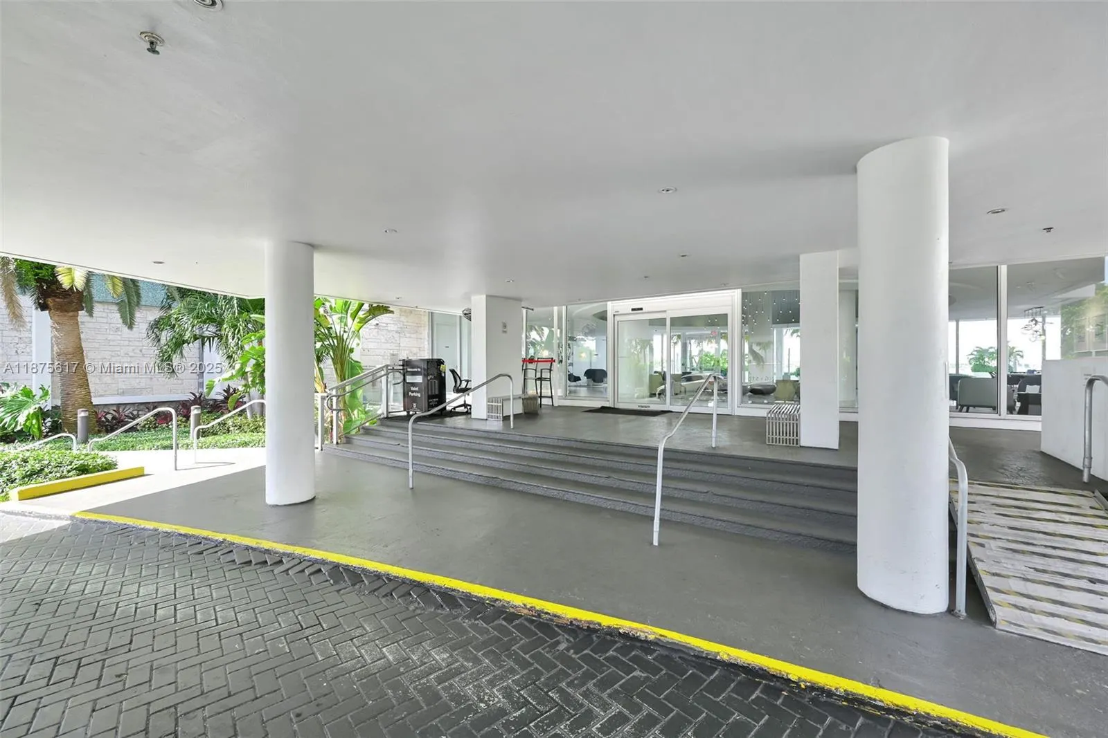 1000 West Ave, #224