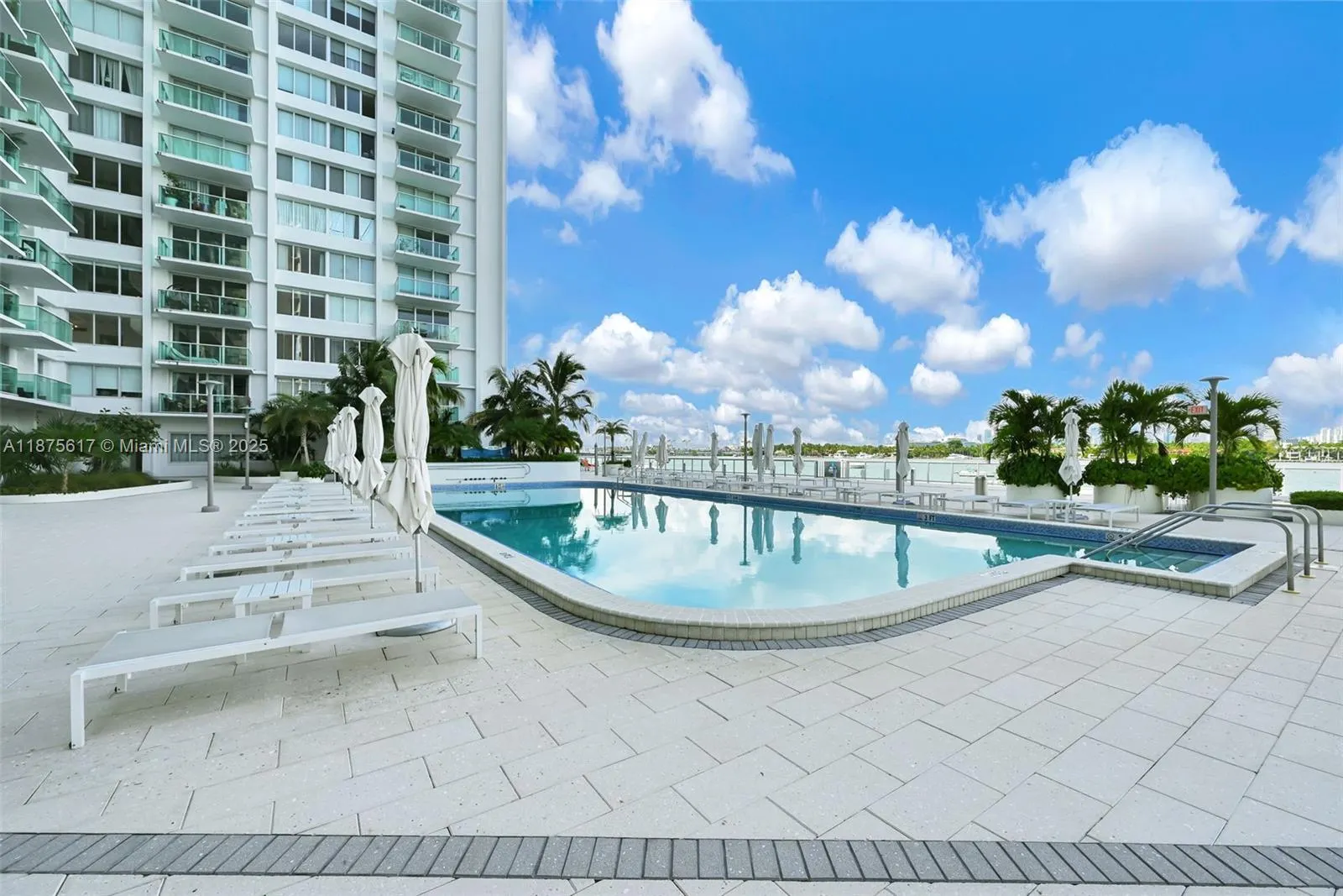 1000 West Ave, #224