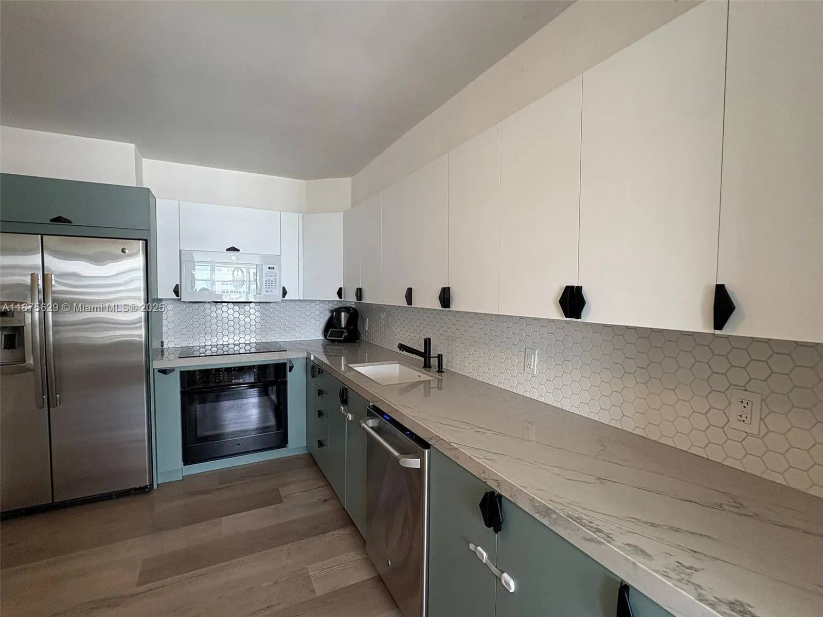 5750 Collins Ave, #15F
