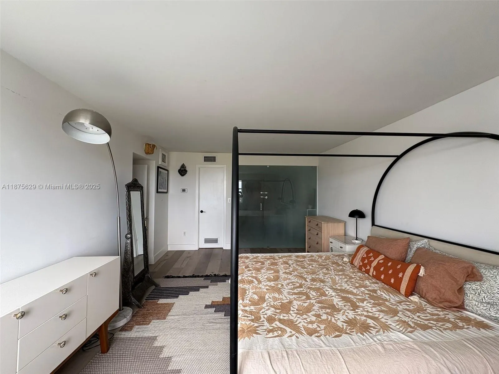 5750 Collins Ave, #15F