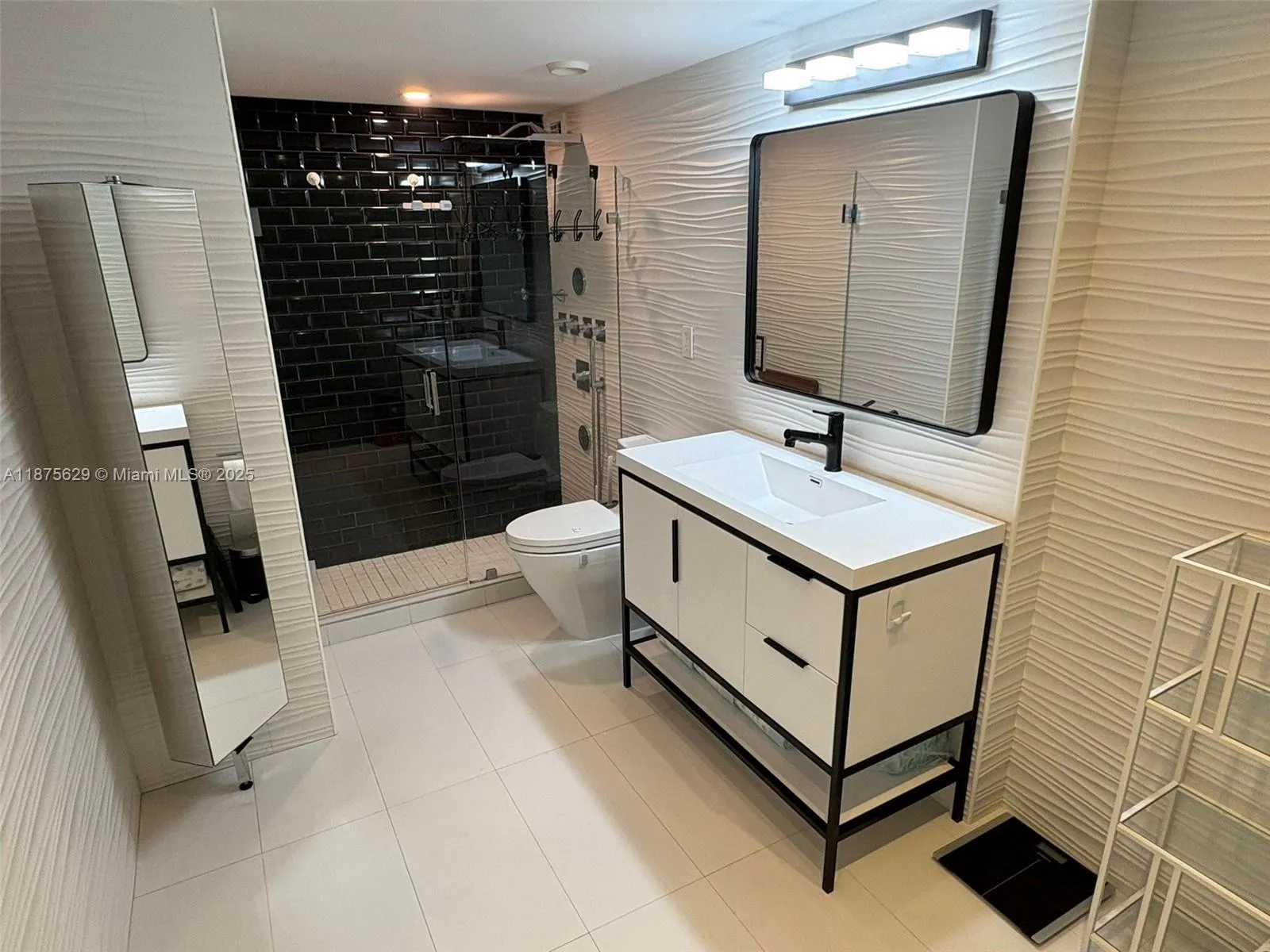 5750 Collins Ave, #15F