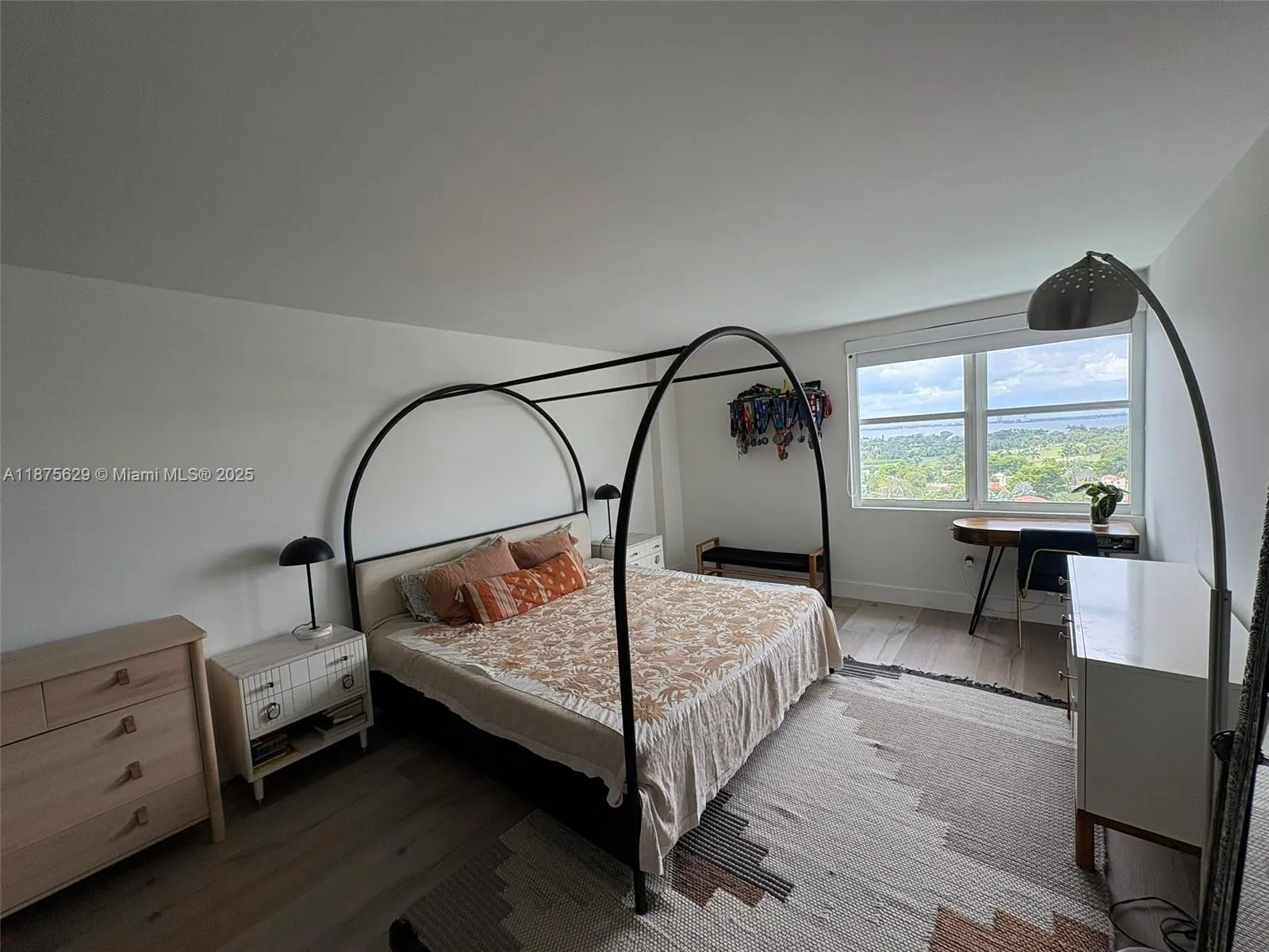 5750 Collins Ave, #15F