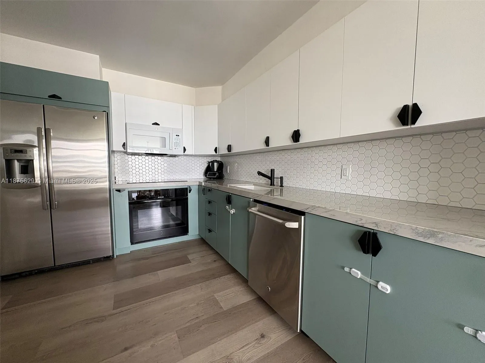 5750 Collins Ave, #15F