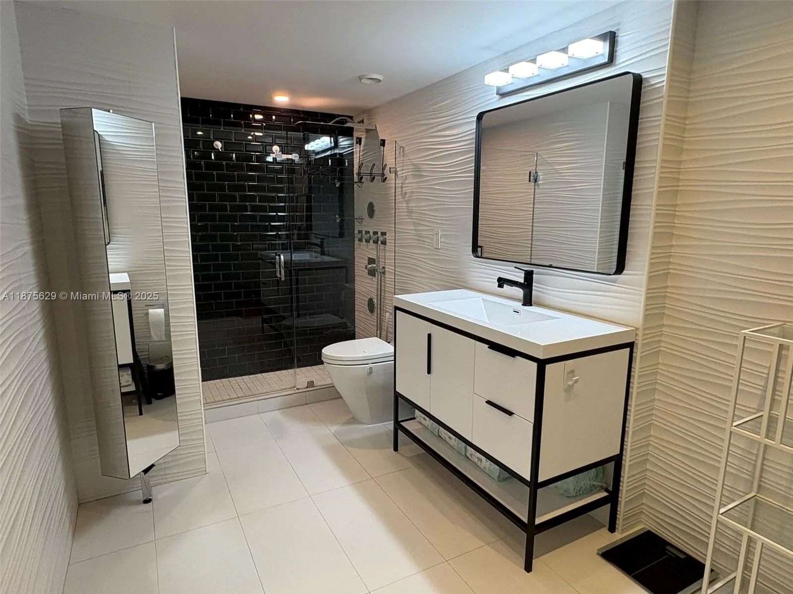 5750 Collins Ave, #15F