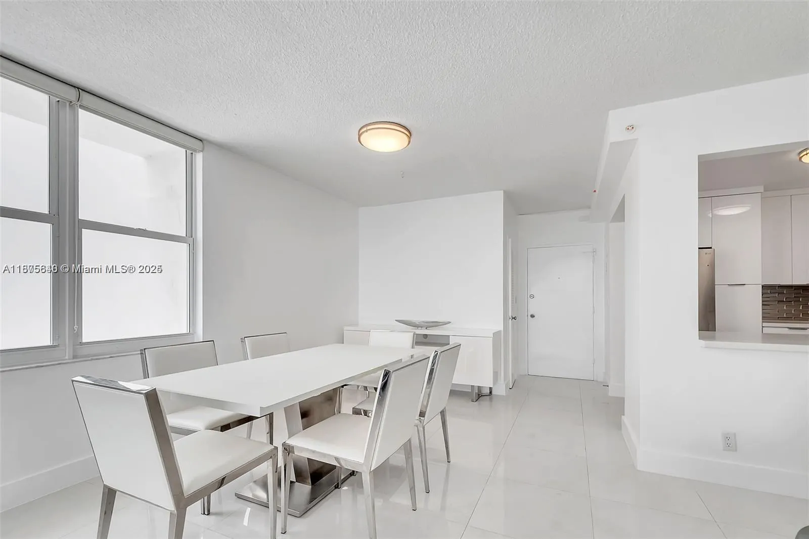 5601 Collins Ave, #925