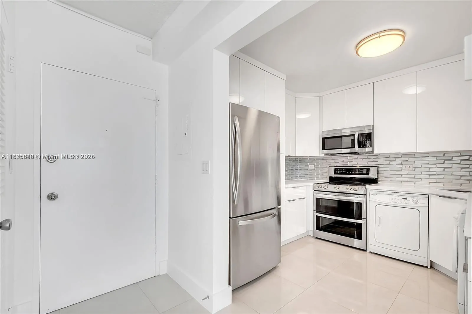 5601 Collins Ave, #925