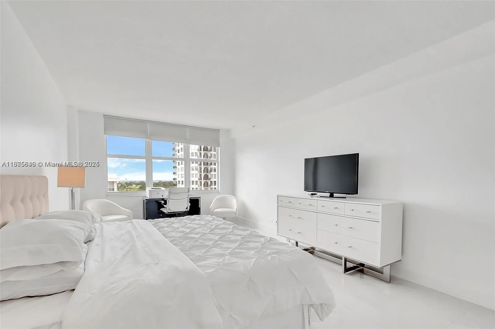 5601 Collins Ave, #925