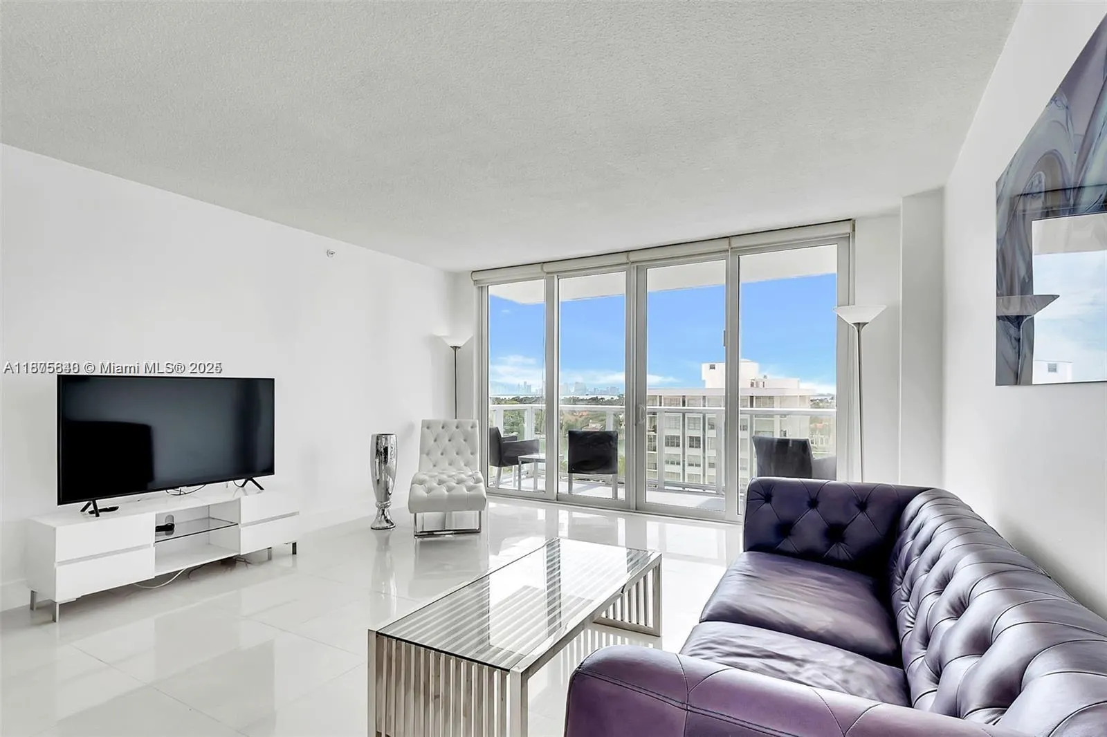 5601 Collins Ave, #925