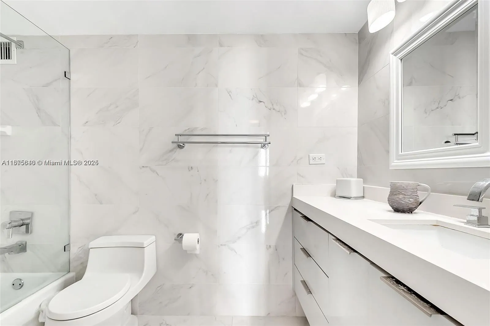 5601 Collins Ave, #925