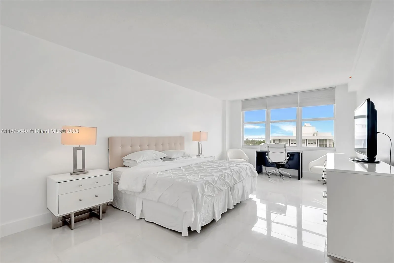5601 Collins Ave, #925