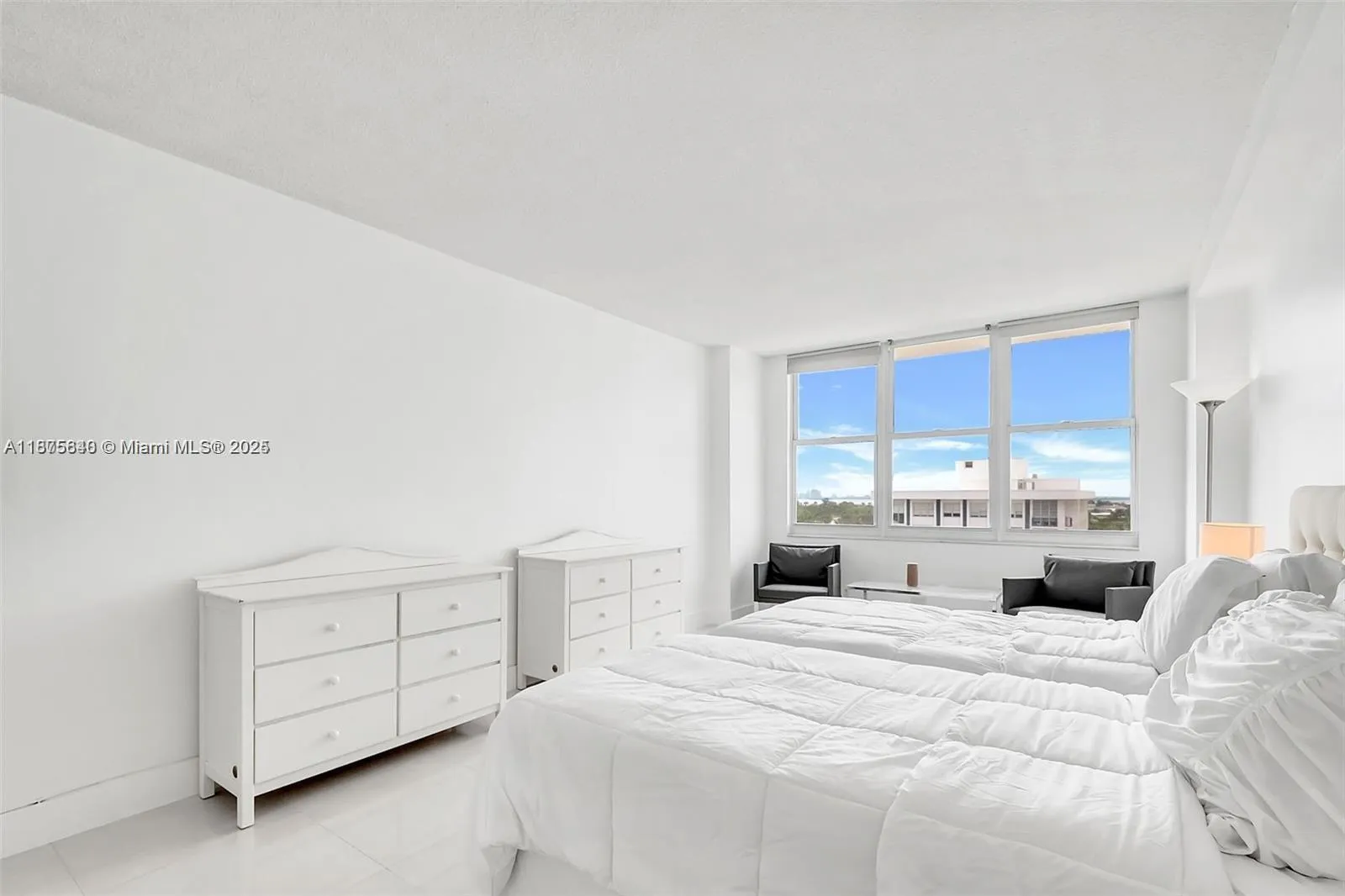 5601 Collins Ave, #925