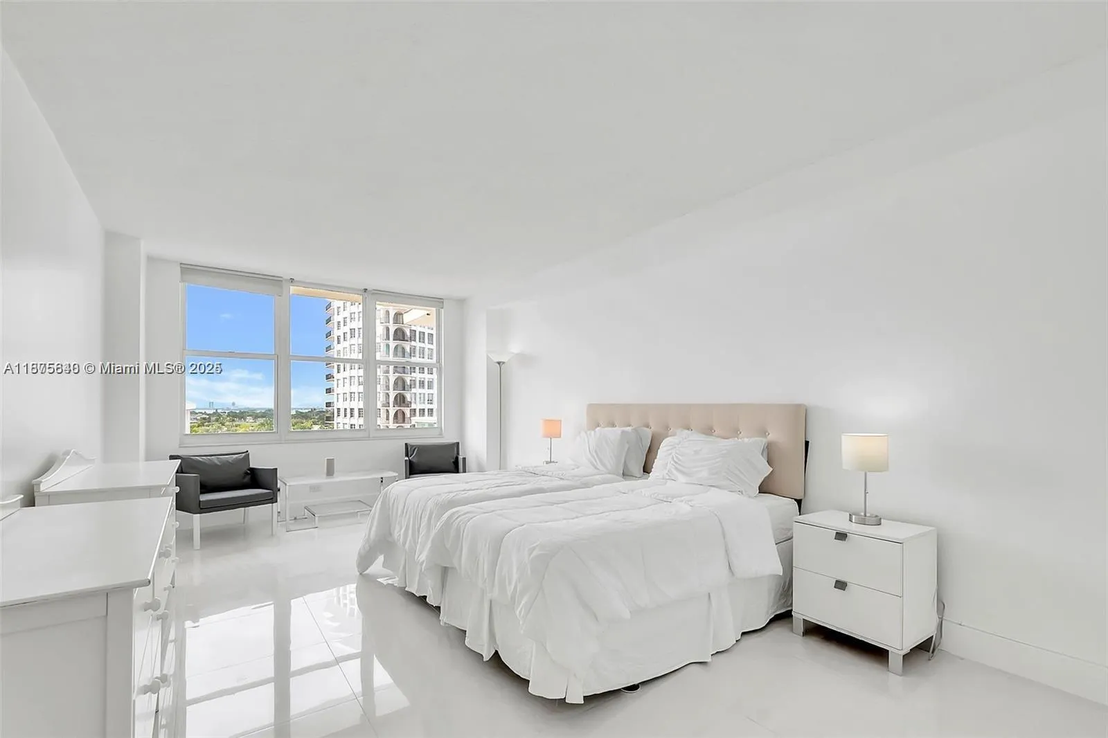 5601 Collins Ave, #925