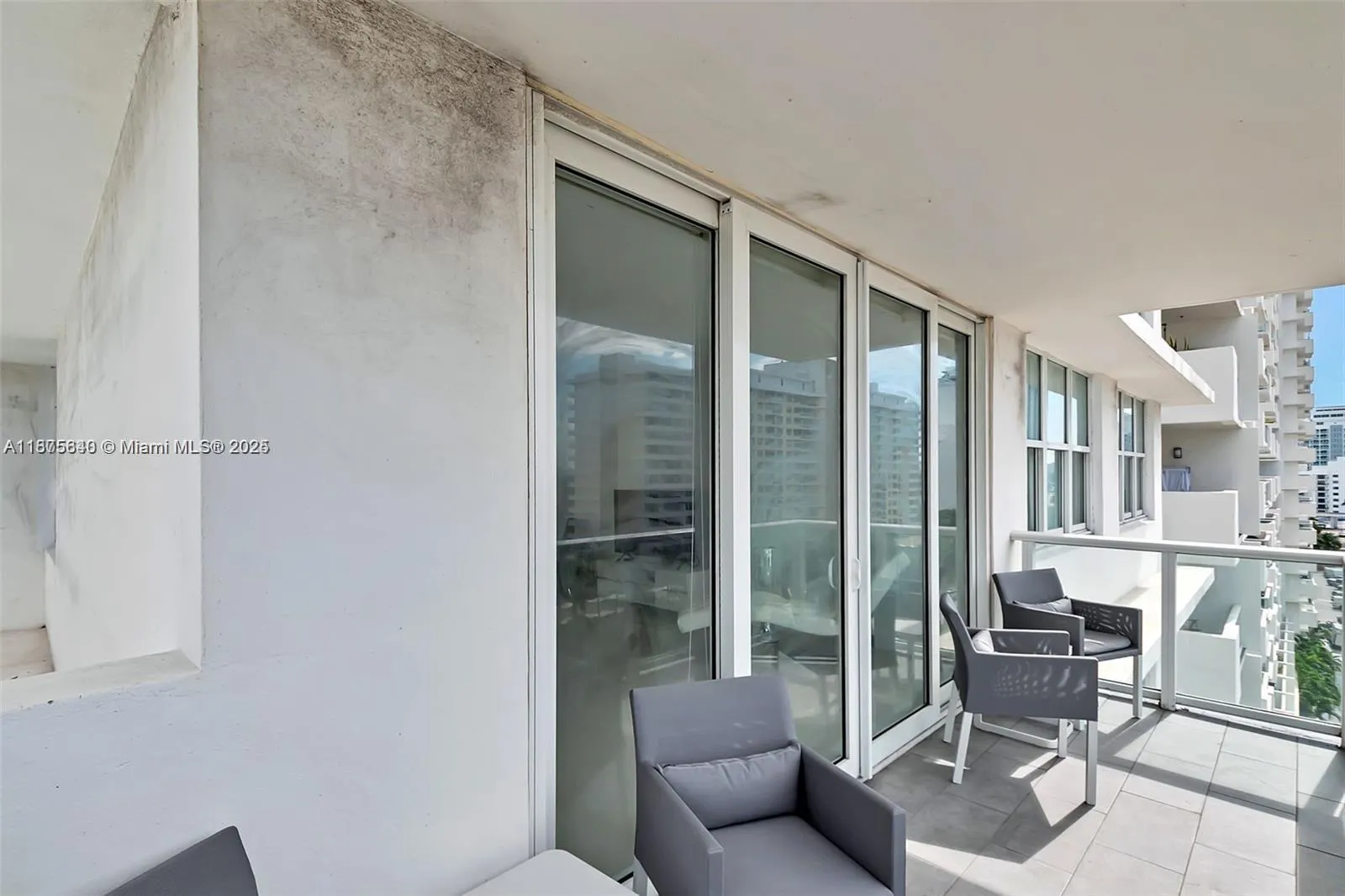 5601 Collins Ave, #925