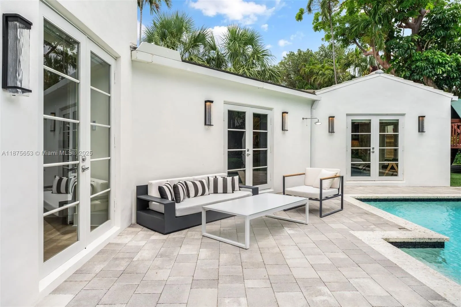 2887 Pine Tree Dr