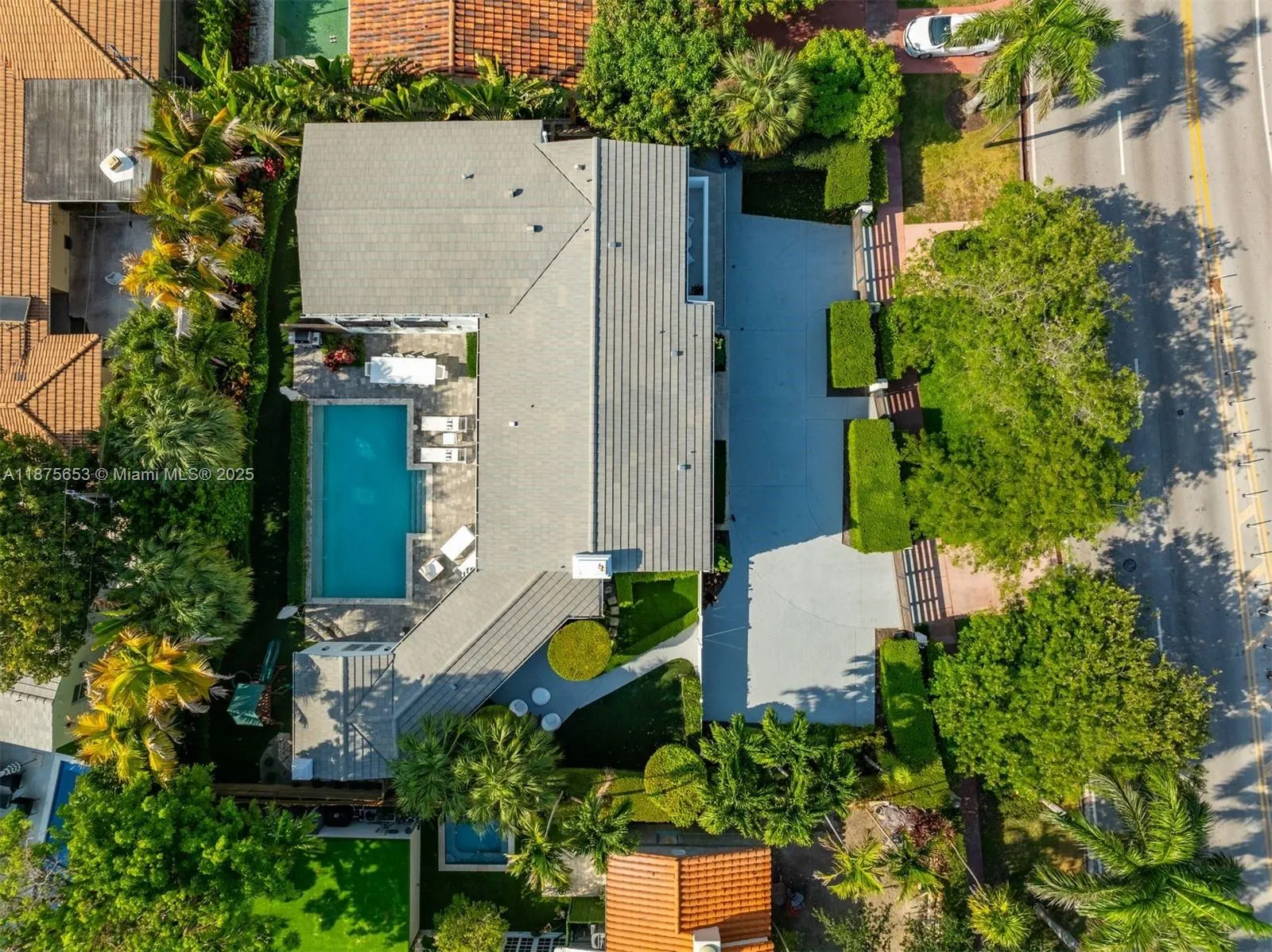 2887 Pine Tree Dr