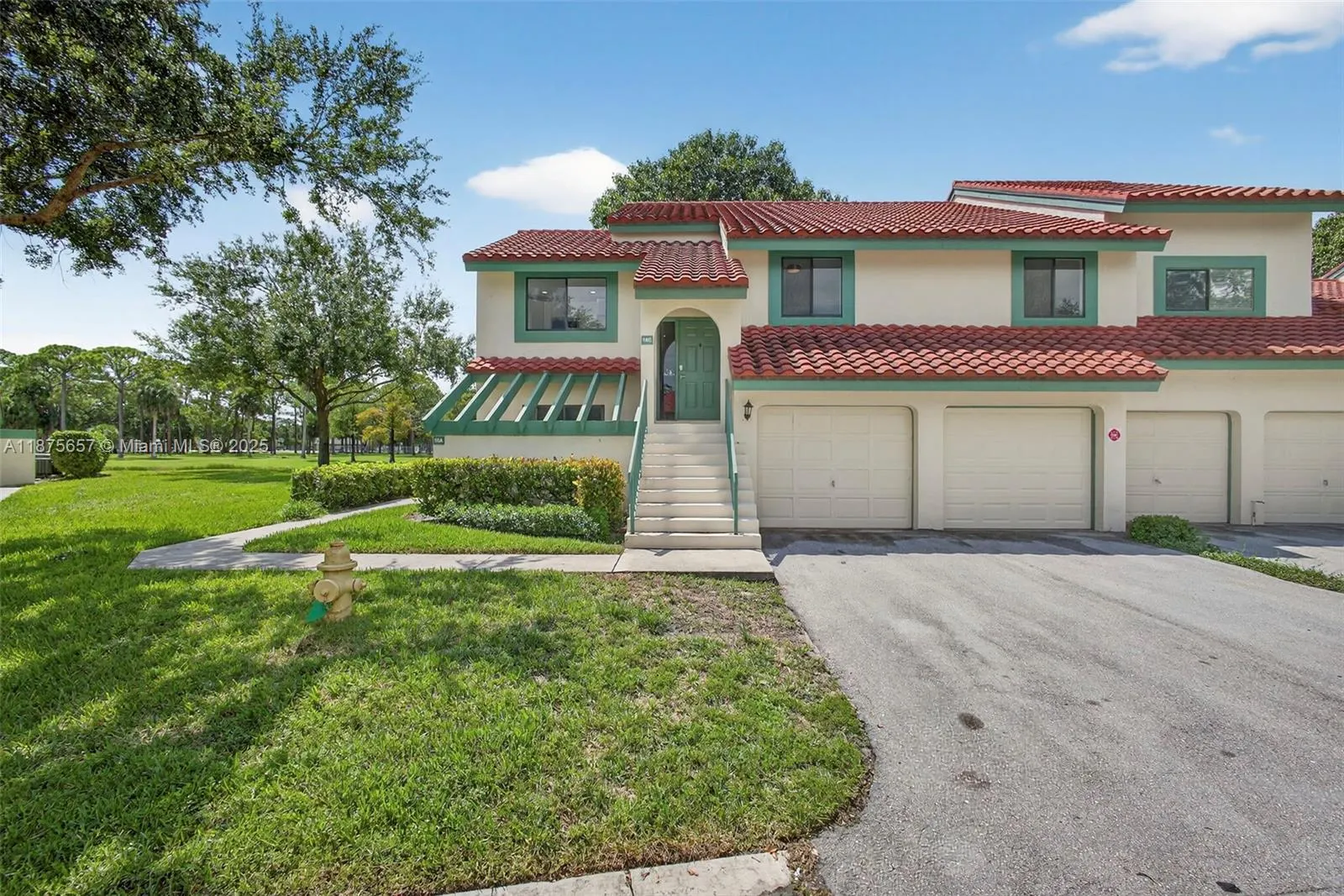 19 W Lexington Ln W, #E