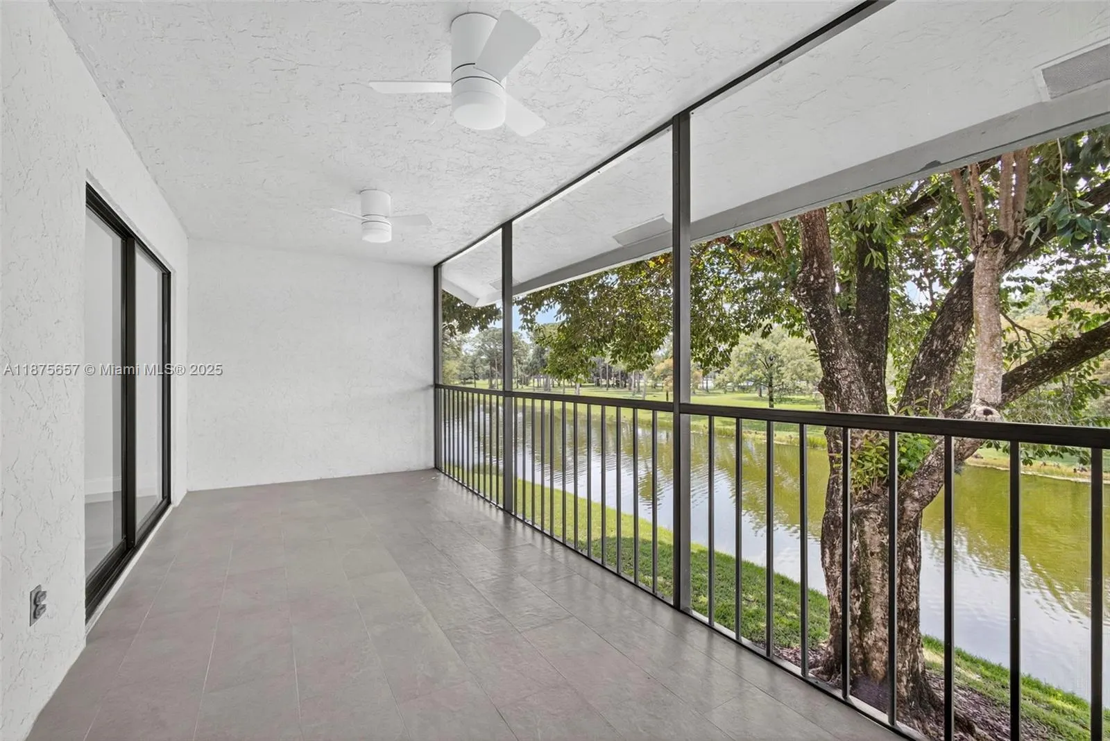 19 W Lexington Ln W, #E