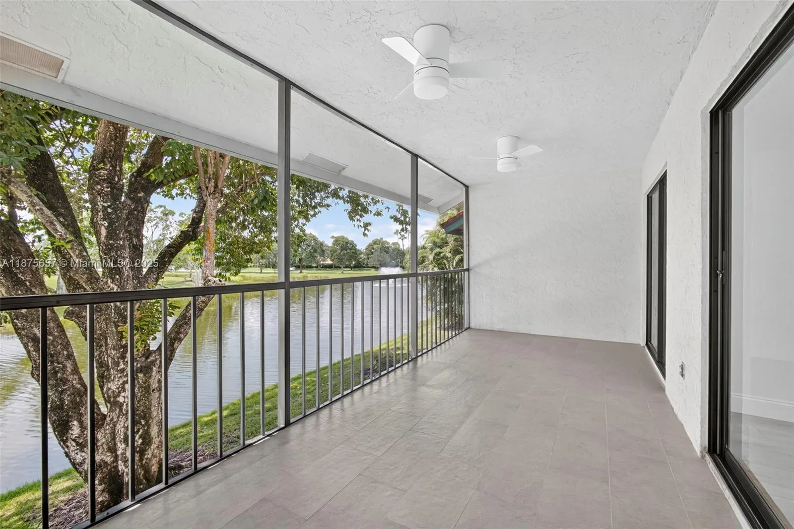 19 W Lexington Ln W, #E